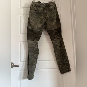 Men's Camo Pants - Size 32/30, Comfortable & Trendy Fit